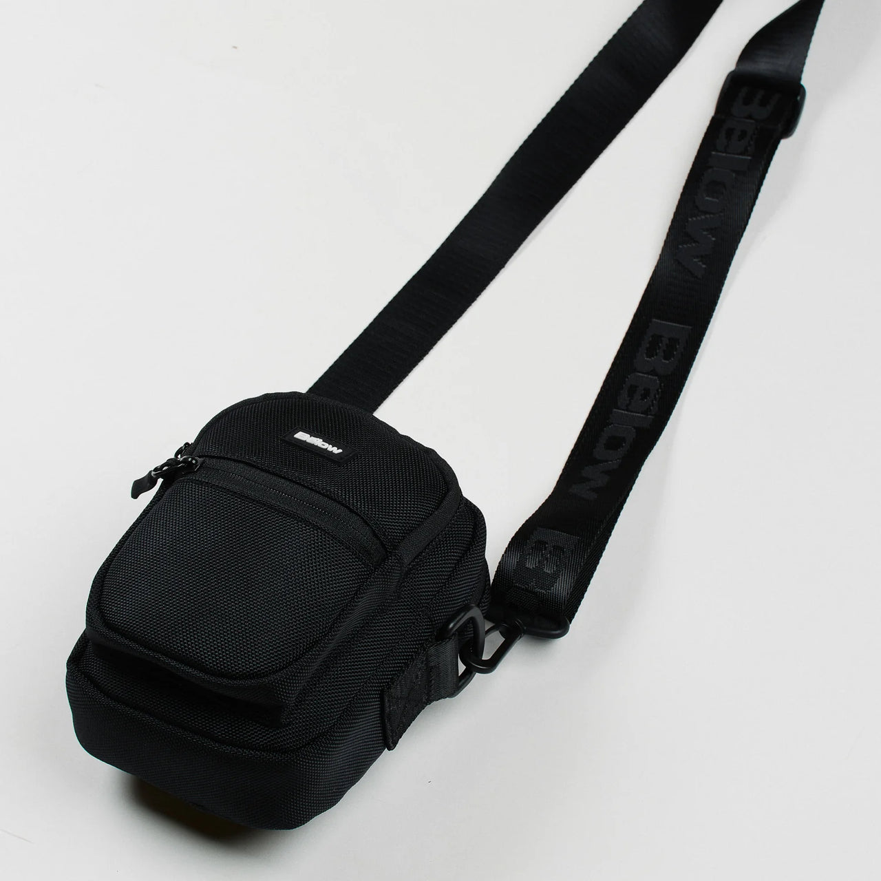 BELOW VOYAGE2.0 SHOULDER BAG BLACK